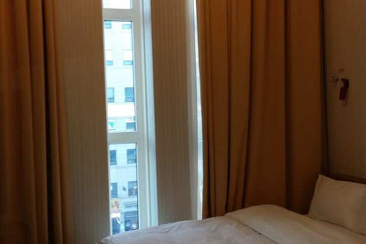 Room 2 of 117