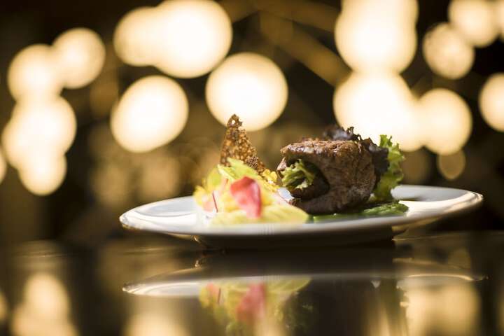 Dining 40 of 64