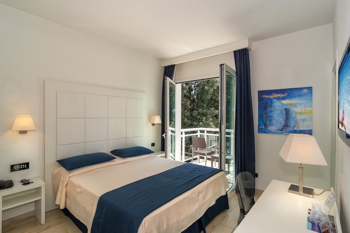 Room 7 of 31