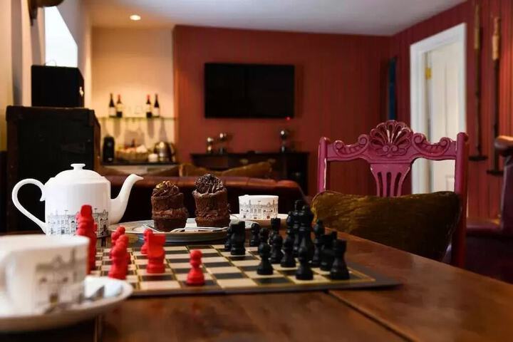 Dining 34 of 58