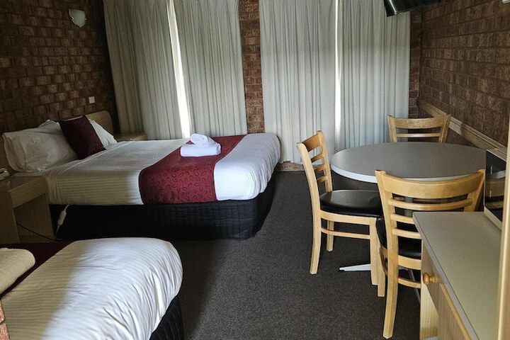 Room 15 of 34