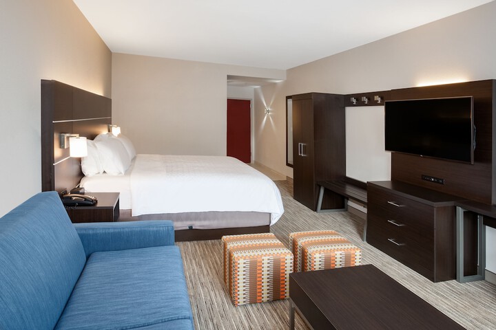 1 King Bed (3 of 20)