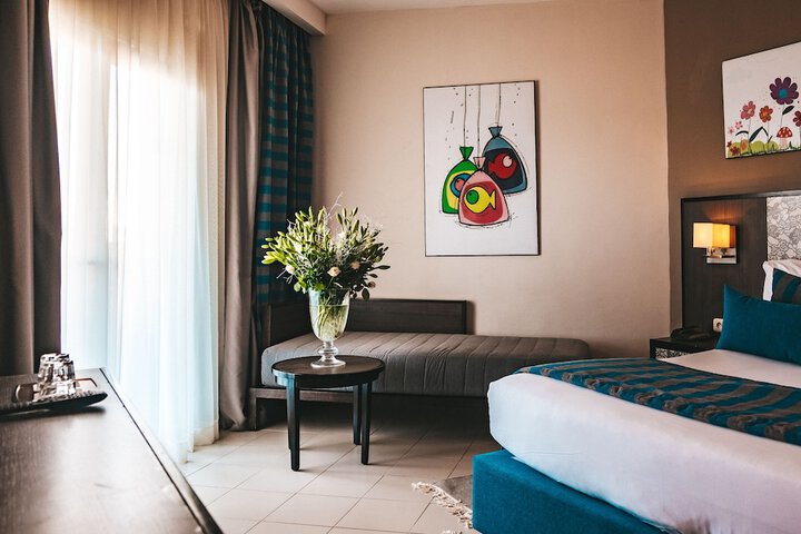 Room 8 of 140
