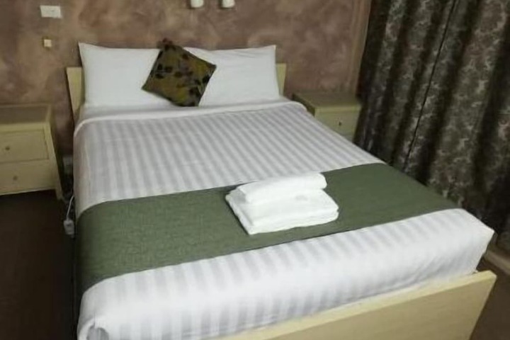 Room 10 of 31