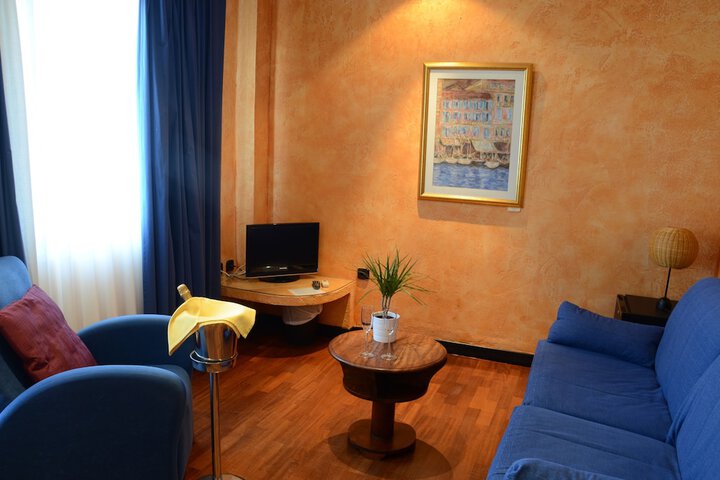 Room 6 of 34