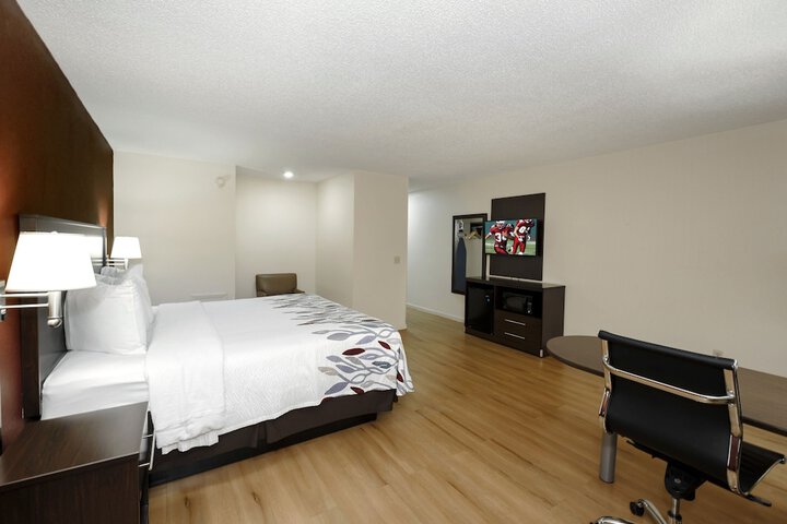 Superior King Bed (12 of 14)