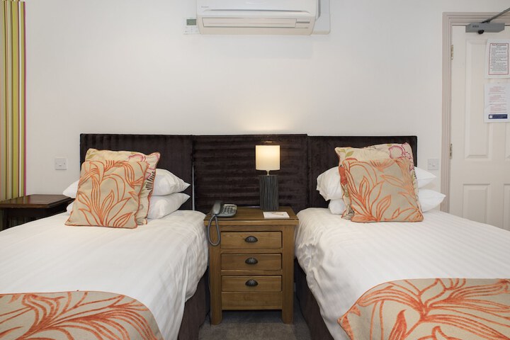 Room 16 of 50