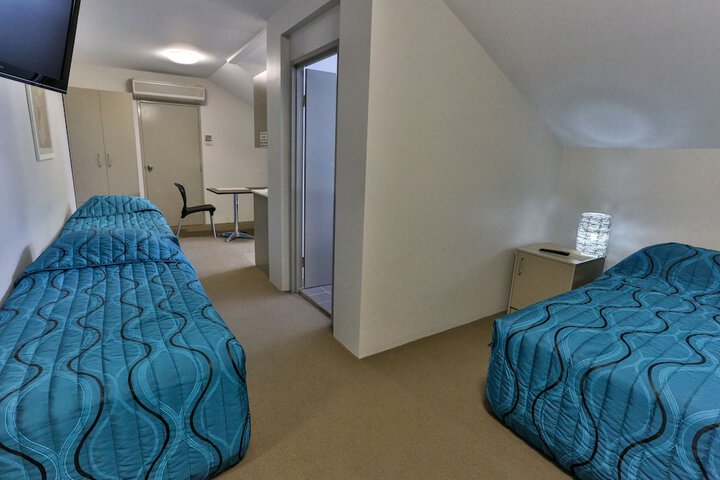 Room 11 of 30