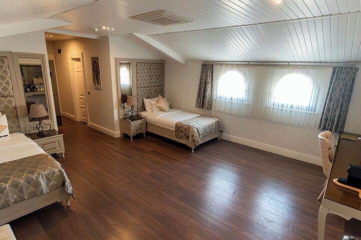 Room 14 of 34