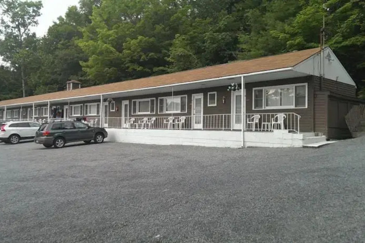 Image of GENTLEMAN JOHNNYS MOTEL
