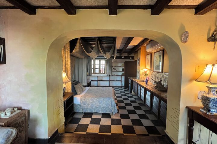 Room 47 of 132