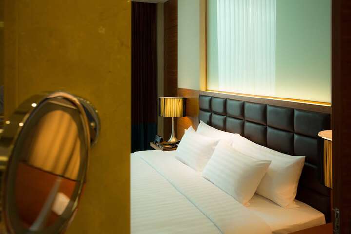 Room 9 of 48
