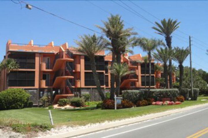 Coquina Moorings 206 in Bradenton Beach, FL