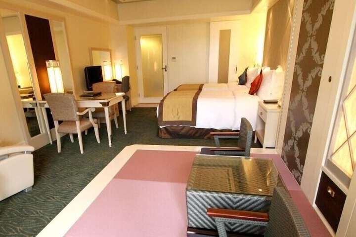 Room 27 of 88