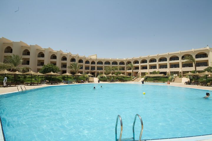 Pool 44 of 120