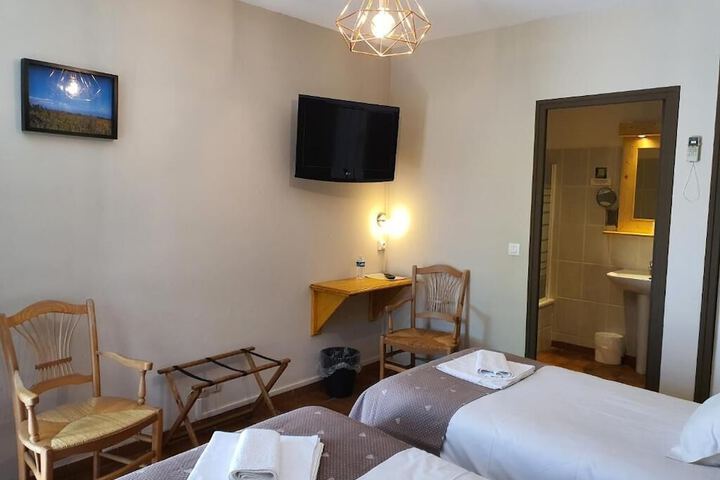 Room 8 of 32