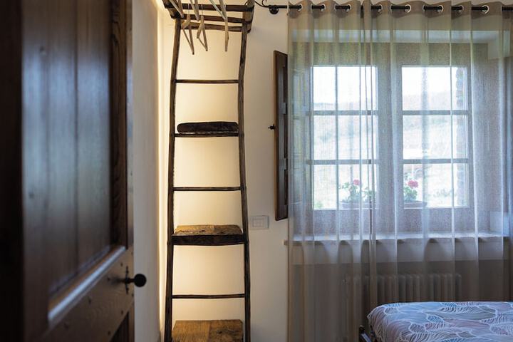 Room 8 of 207