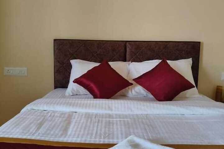 Room 5 of 33