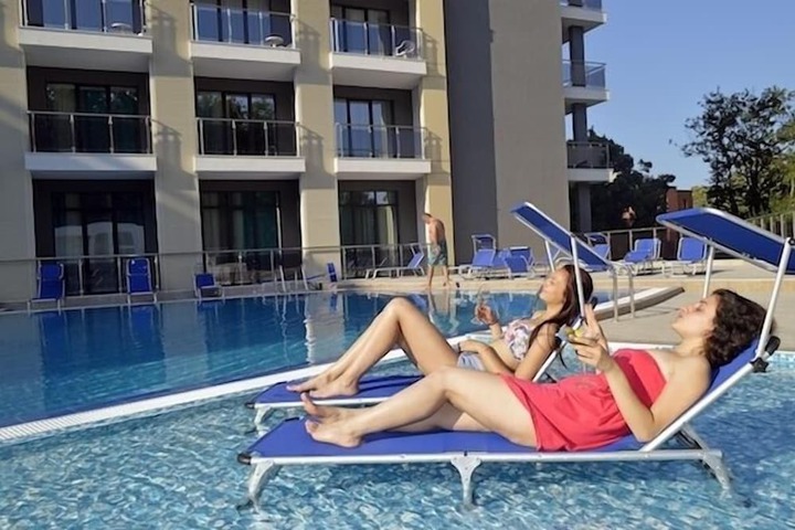 Hotel with Pool