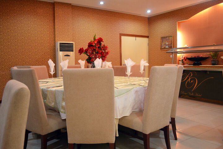 Dining 39 of 66