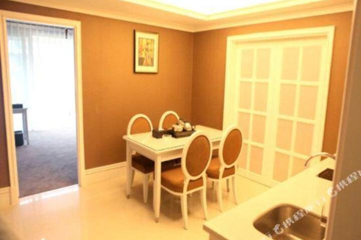Tonglin Business Hotel