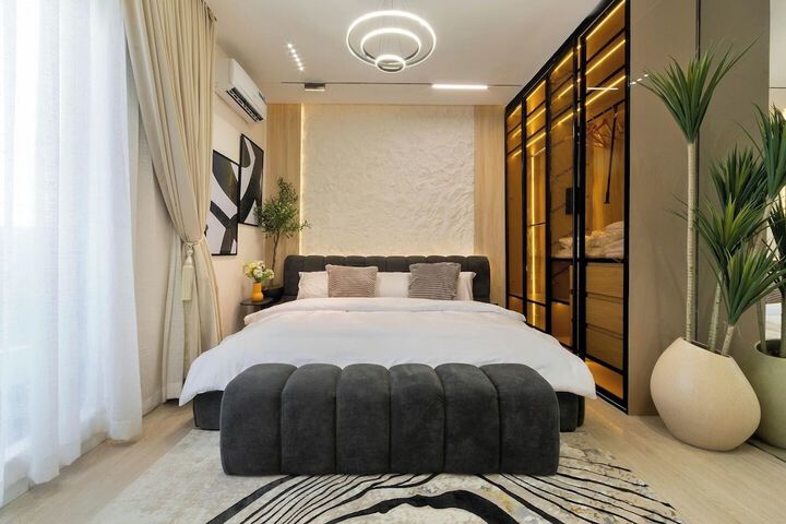 Room 9 of 27