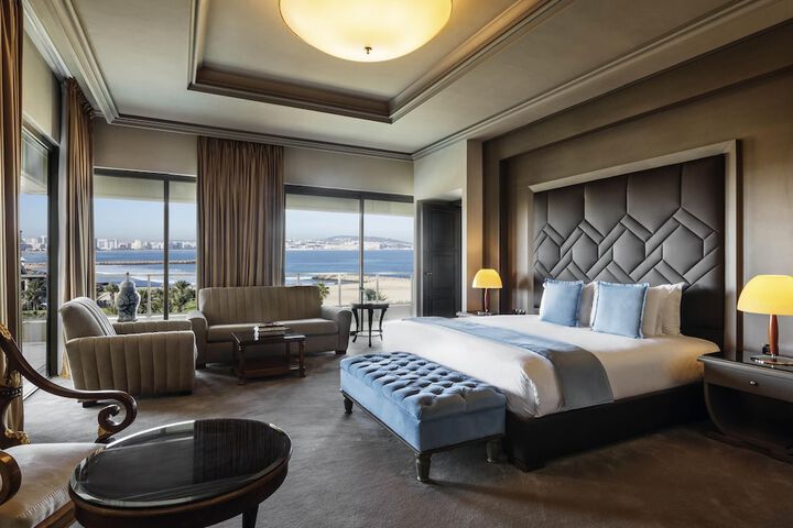 Room 27 of 102