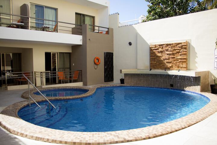 Pool Hotel