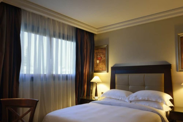 Room 10 of 90