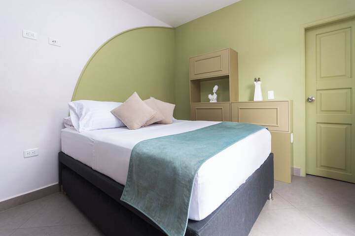 Room 4 of 99