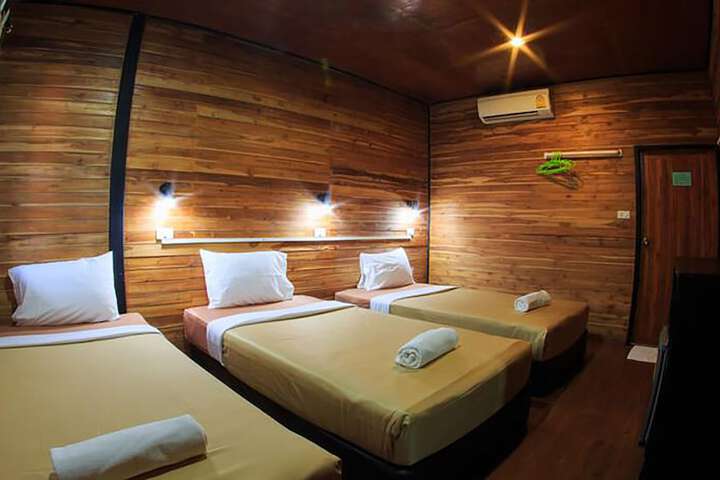 Room 8 of 119