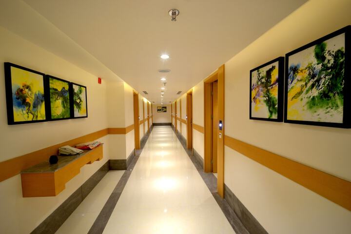 Ballroom/Hall 30 of 34