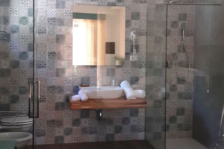 Room 12 of 32