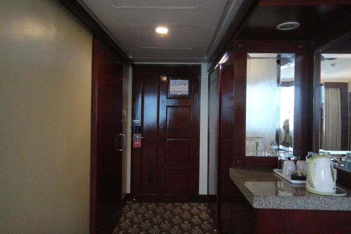 Room 23 of 77