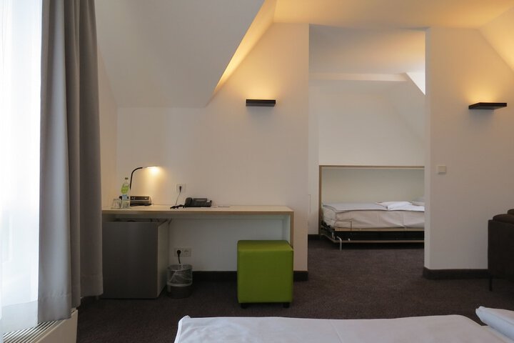 Room 43 of 125