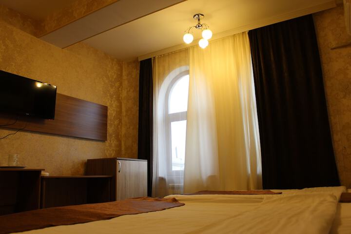 Room 7 of 9