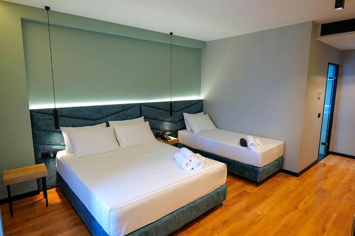 Room 33 of 85