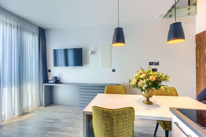 Room 32 of 114