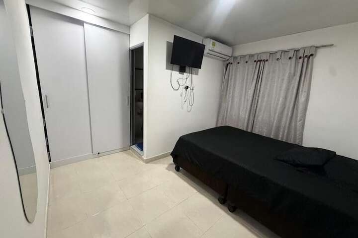 Room 9 of 28