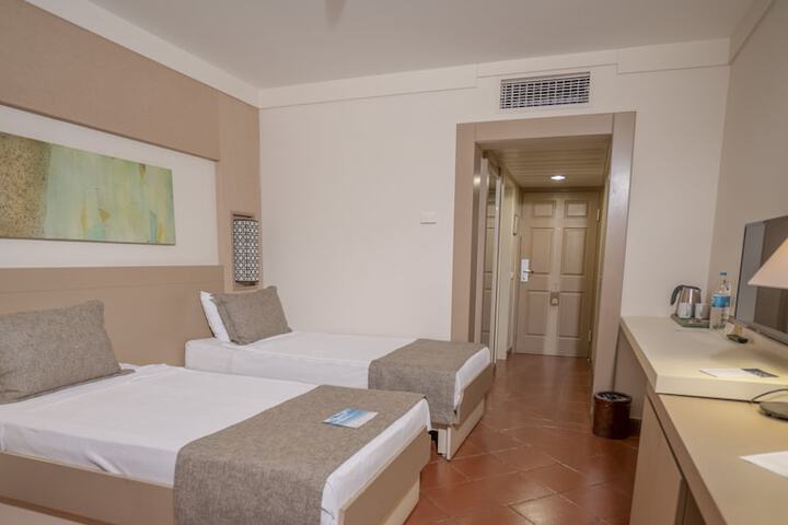 Room 7 of 83