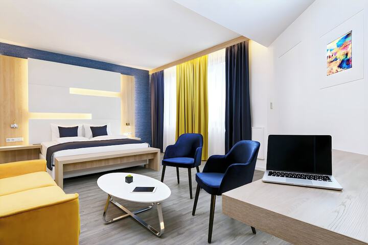 Room 10 of 25