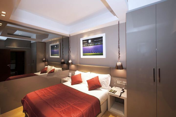Room 5 of 142