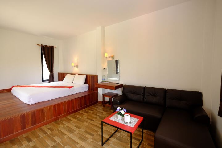 Room 8 of 32