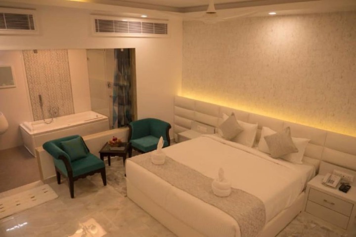Room 8 of 18