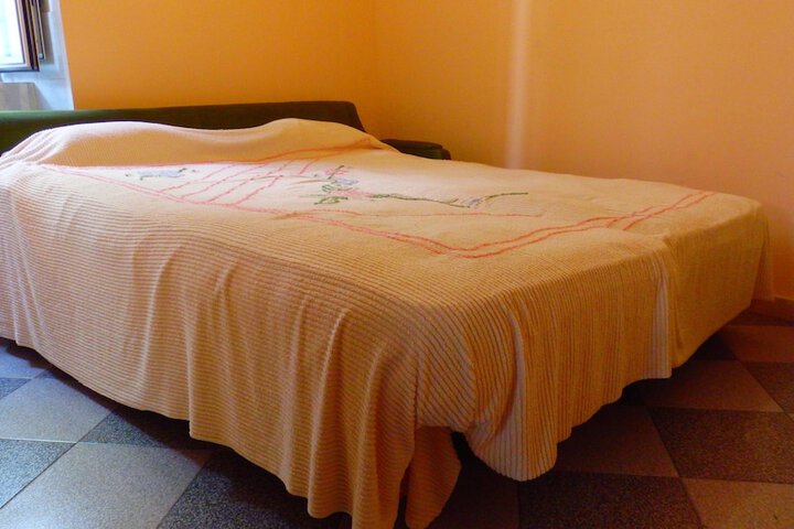 Room 2 of 4