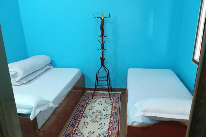 Room 4 of 25