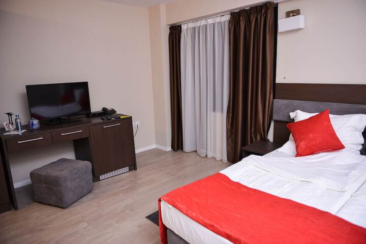 Room 4 of 36