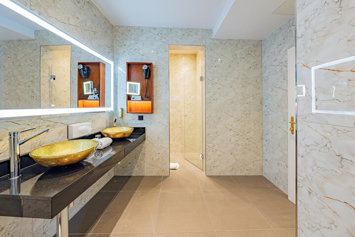 Room 82 of 111