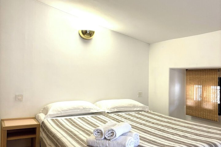 Room 46 of 193