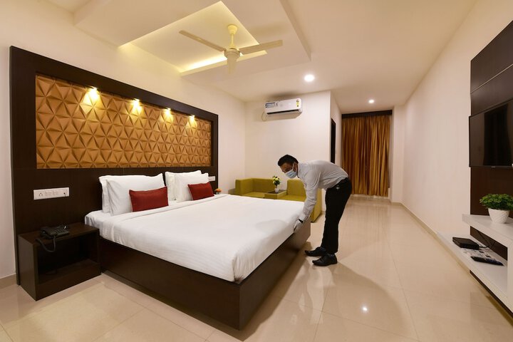 Room 7 of 16